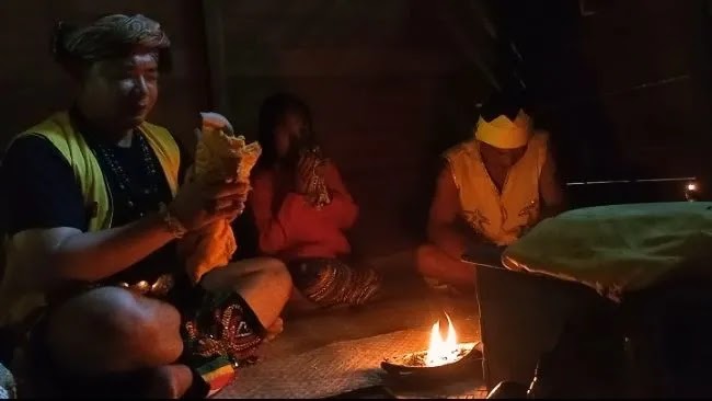Meruba Meruba Tradisi Mencuci Barang Pusaka Kerajaan Hulu Aik